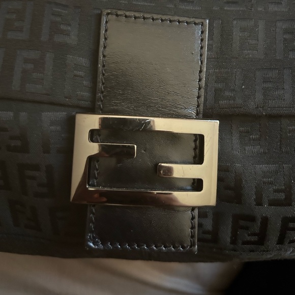 Good Condition Fendi Mamma Baugette - Picture 6 of 13